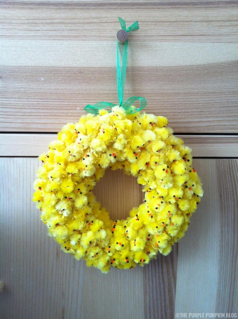 How to make an Easter fuzzy chick wreath. Use cheap pound/dollar store fuzzy chicks and a styrofoam ring to make this fun and fuzzy wreath for Easter!