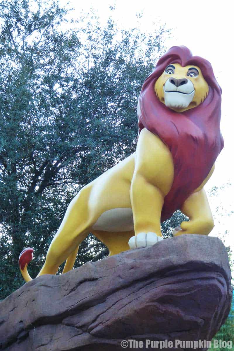 Disney Art of Animation - The Lion King Courtyard - Mufasa Statue