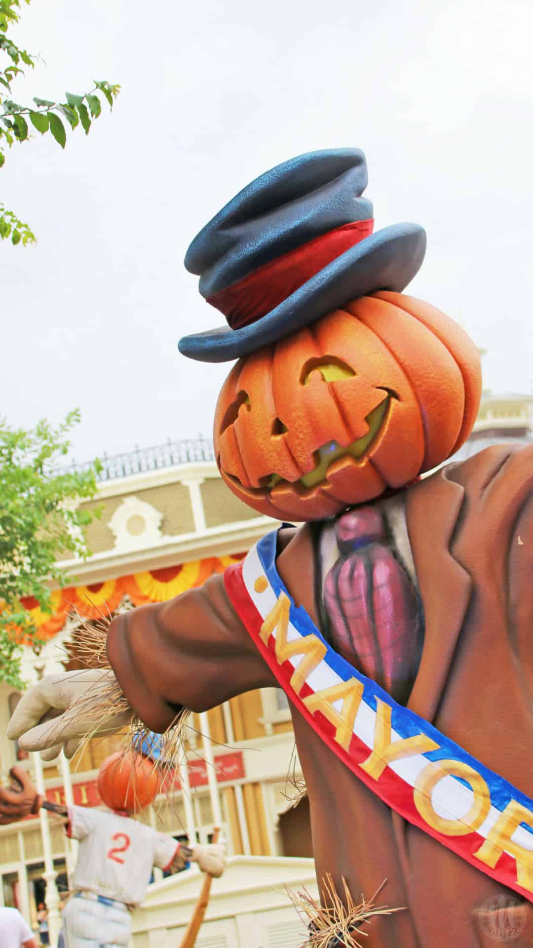Disney Halloween iPhone Wallpapers - Mayor Scarecrow