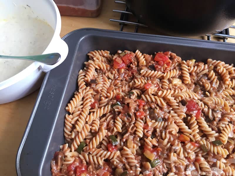 Meal prepping is awesome - you can save so much time, not to mention money by planning and prepping your meals in advance. This meal prep pasta bake is easy to make and can be kept in the fridge for 3-4 days, or frozen to use at a later time.