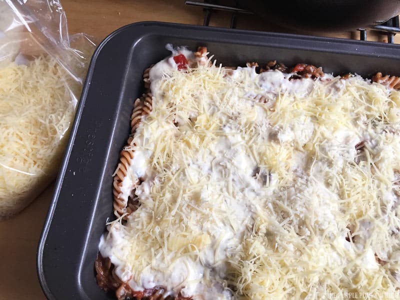 Meal prepping is awesome - you can save so much time, not to mention money by planning and prepping your meals in advance. This meal prep pasta bake is easy to make and can be kept in the fridge for 3-4 days, or frozen to use at a later time.