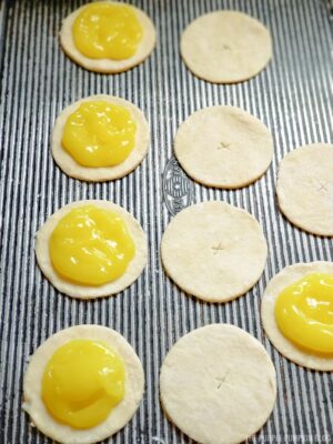 Adding lemon curd to pie crust