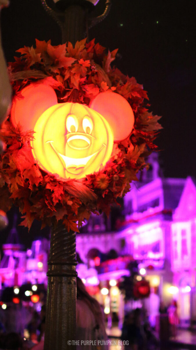 Pumpkin Mickey Wreath (Glowing) Wallpaper