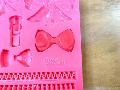 Making Fondant Bows with Mold