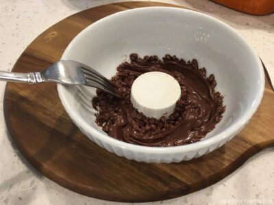 mixing the melted chocoalte