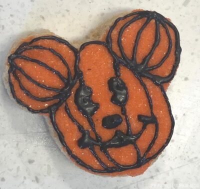 Mickey Mouse Pumpkin Head Icing Steps (11)