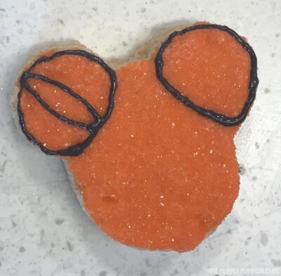 Mickey Mouse Pumpkin Head Icing Steps (2)
