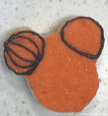 Mickey Mouse Pumpkin Head Icing Steps (3)