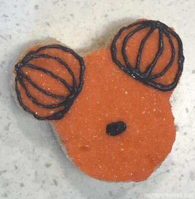 Mickey Mouse Pumpkin Head Icing Steps (4)