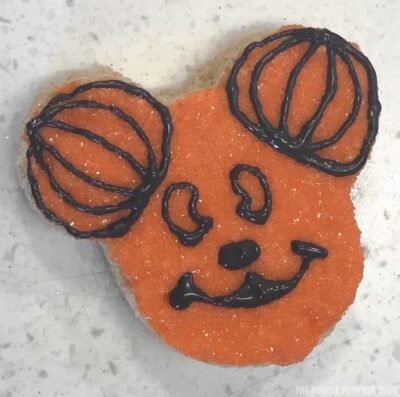 Mickey Mouse Pumpkin Head Icing Steps (6)