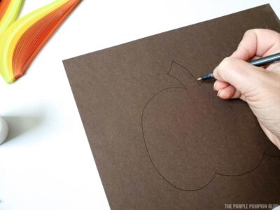 Draw a pumpkin outline