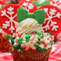 Minnie Mouse Winter Snowflake Cupcakes