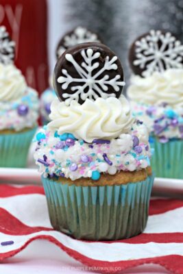 How to Make Snowflake Cupcakes