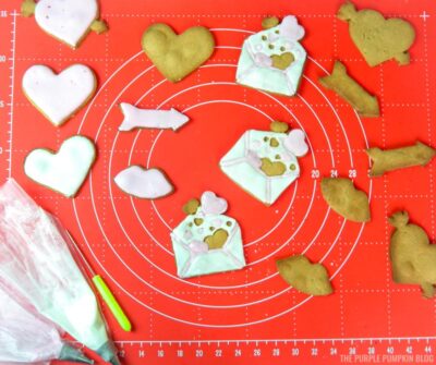 Icing the Valentine's Day Cookies