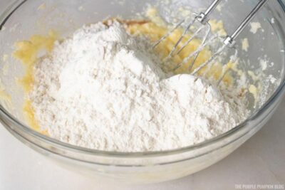 Adding Dry Ingredients to Wet Ingredients