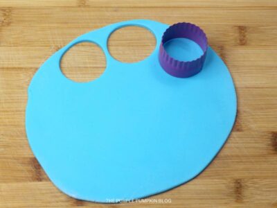 Cutting Blue Fondant Circles