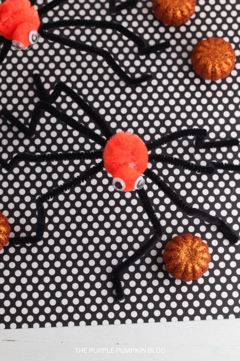 Simple Halloween Pipe Cleaner Spiders Craft