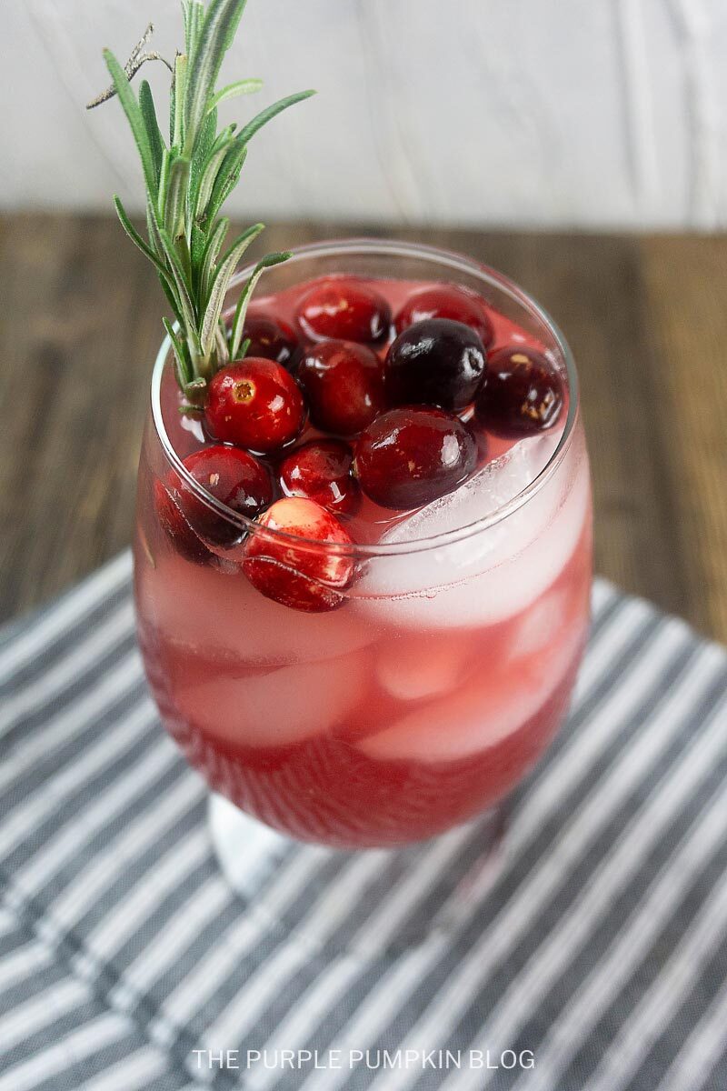 Christmas Cocktail with Rum & Cranberry Juice