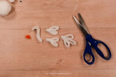 Bending Pipe Cleaners to Make Wings and Neck