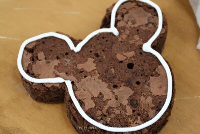 Frosting Outline on Mickey Brownie