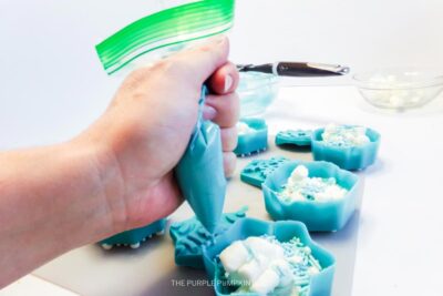 Piping onto Snowflake Bomb to Add Cap