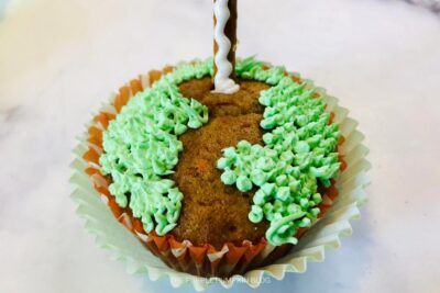 Piping Grass Frosting around Cross