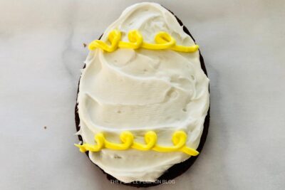 Adding Piped Icing Decoration