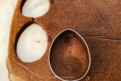Cutting Egg-Shaped Brownies