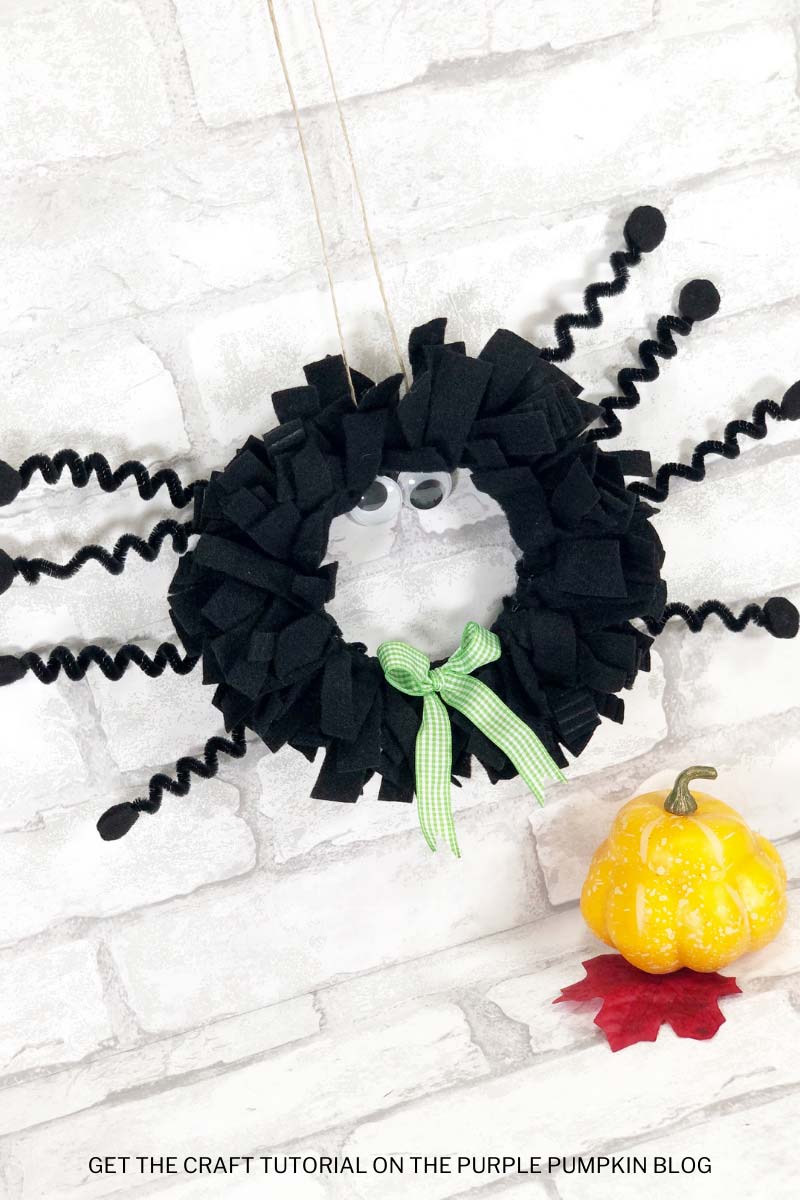 Cute Spider Wreath Made with Felt & Pipe Cleaners