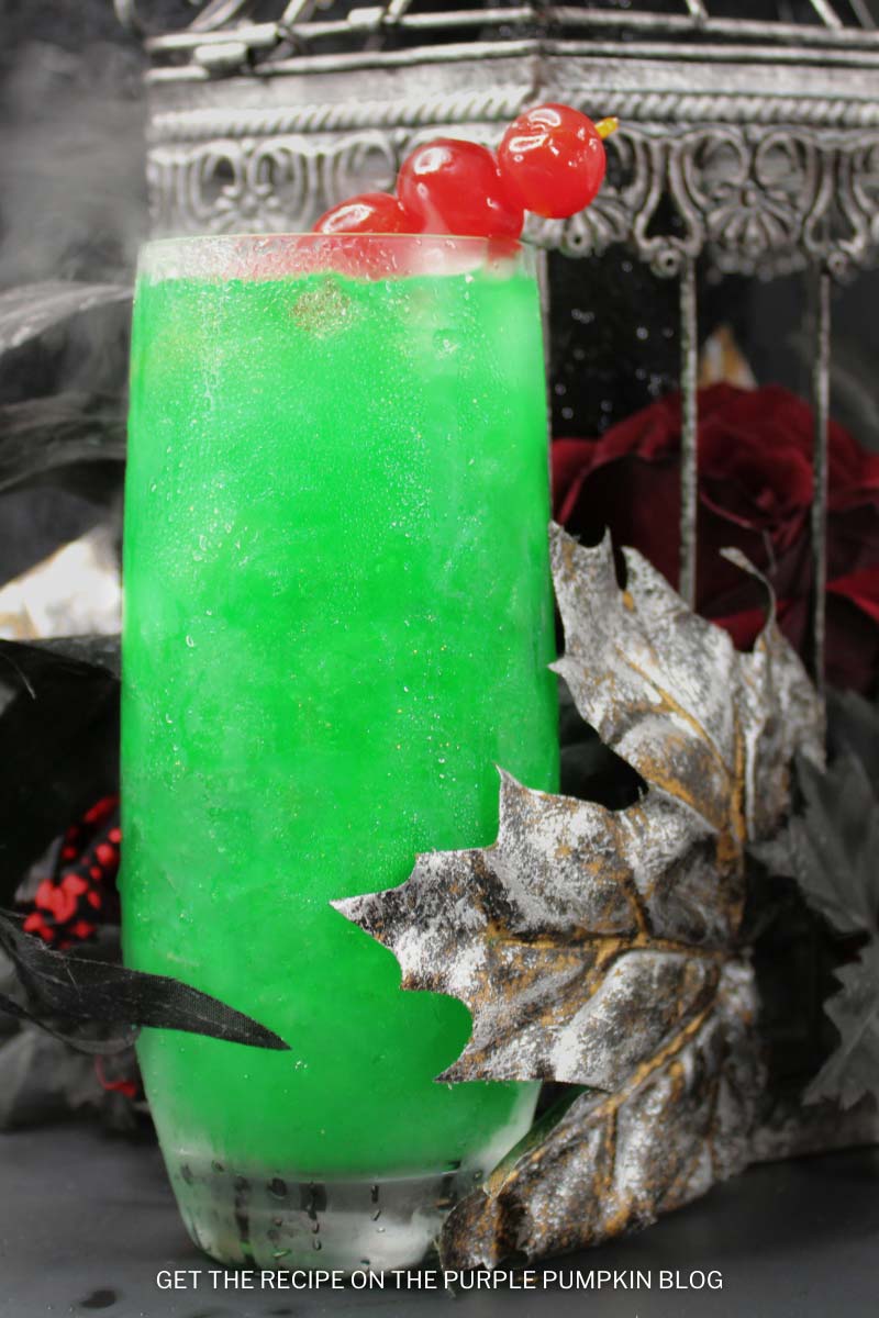 Green Halloween Cocktail (Hocus Pocus Winnie Sanderson)