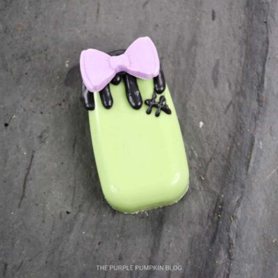 Bow Added to Cakesicle