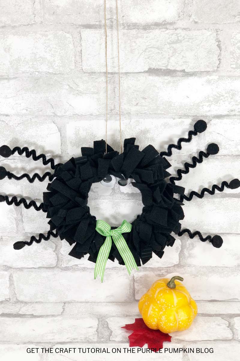 Felt Spider Wreath Craft Idea for Halloween