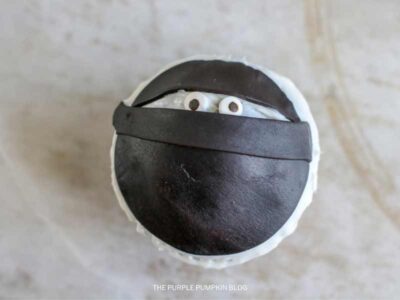 Fondant Placement on Ninja Cupcakes