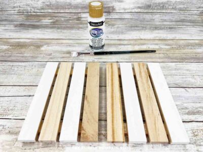 Painting Pallet Boards White